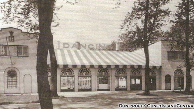 Vintage Moonlite Gardens facade.